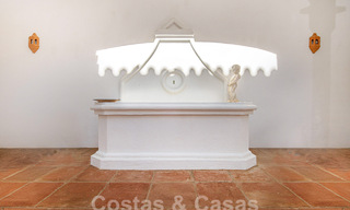 Villa de luxe méditerranéenne à vendre à quelques pas de la plage et des commodités à Guadalmina Baja, Marbella 61862 
