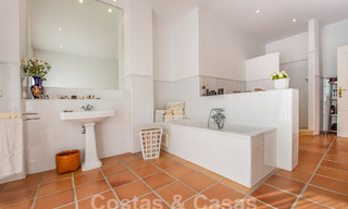 Villa de luxe méditerranéenne à vendre à quelques pas de la plage et des commodités à Guadalmina Baja, Marbella 61880 