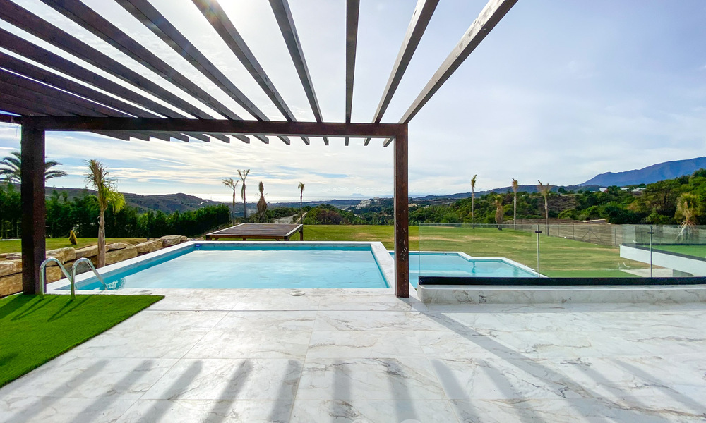 Nouvelle villa moderne de luxe à vendre avec vue panoramique sur la mer dans l'exclusif Marbella Club Golf Resort à Benahavis - Marbella 61970