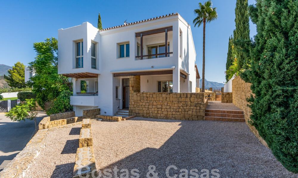 Charmante maison familiale à vendre avec vue sur le golf et les montagnes à Benahavis – Marbella 62079