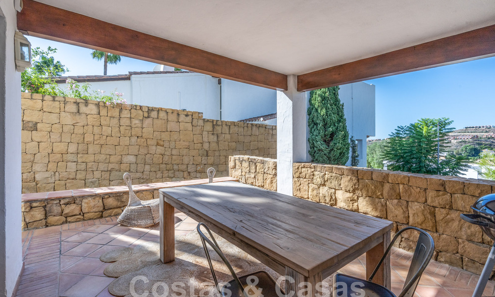 Charmante maison familiale à vendre avec vue sur le golf et les montagnes à Benahavis – Marbella 62085