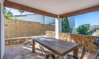 Charmante maison familiale à vendre avec vue sur le golf et les montagnes à Benahavis – Marbella 62085 