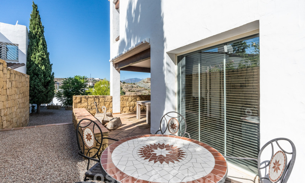Charmante maison familiale à vendre avec vue sur le golf et les montagnes à Benahavis – Marbella 62086