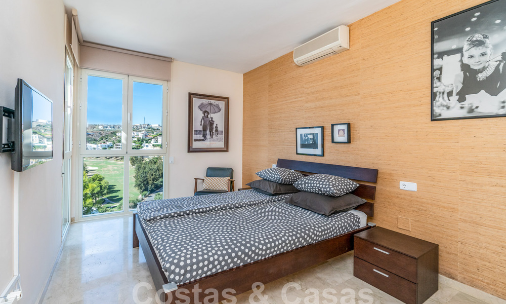 Charmante maison familiale à vendre avec vue sur le golf et les montagnes à Benahavis – Marbella 62100