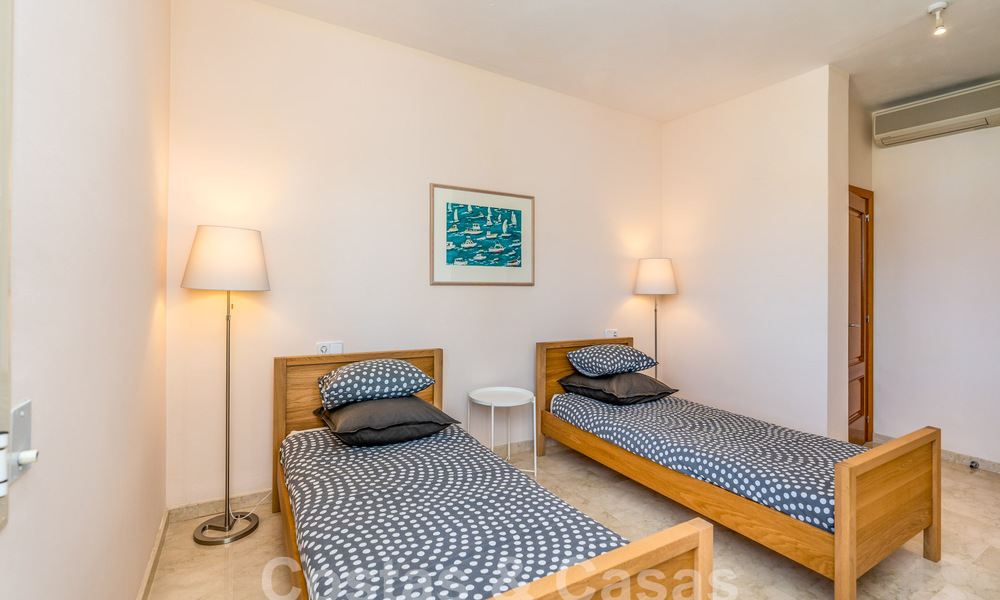 Charmante maison familiale à vendre avec vue sur le golf et les montagnes à Benahavis – Marbella 62104