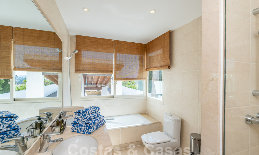 Charmante maison familiale à vendre avec vue sur le golf et les montagnes à Benahavis – Marbella 62108