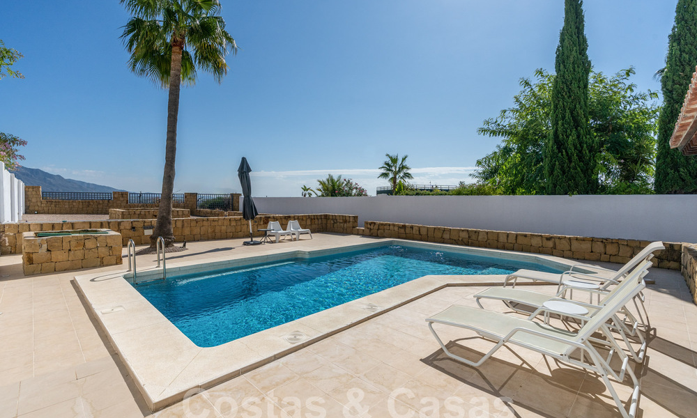Charmante maison familiale à vendre avec vue sur le golf et les montagnes à Benahavis – Marbella 62111
