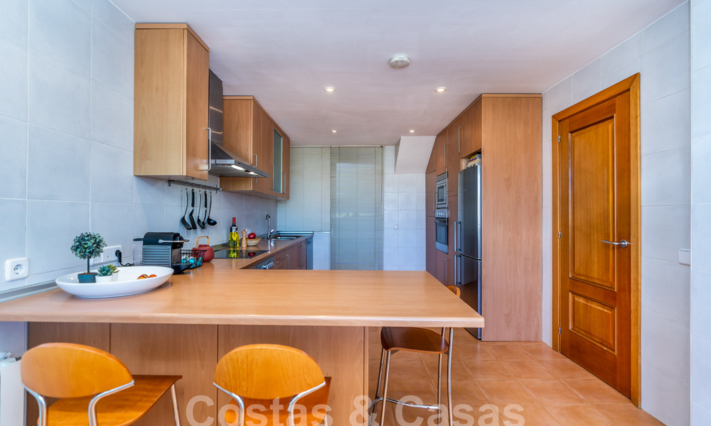 Charmante maison familiale à vendre avec vue sur le golf et les montagnes à Benahavis – Marbella 62116