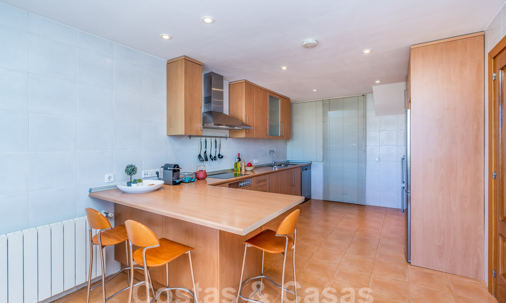 Charmante maison familiale à vendre avec vue sur le golf et les montagnes à Benahavis – Marbella 62117