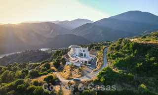 Villa moderne à terminer à vendre entourée de vues à 360º sur les montagnes, le lac et la mer, près de Marbella 61930 