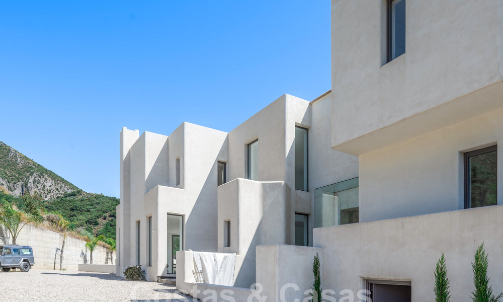 Villa moderne à terminer à vendre entourée de vues à 360º sur les montagnes, le lac et la mer, près de Marbella 61932