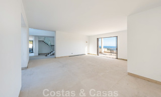 Villa moderne à terminer à vendre entourée de vues à 360º sur les montagnes, le lac et la mer, près de Marbella 61940 