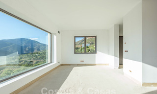 Villa moderne à terminer à vendre entourée de vues à 360º sur les montagnes, le lac et la mer, près de Marbella 61941 