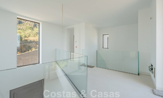 Villa moderne à terminer à vendre entourée de vues à 360º sur les montagnes, le lac et la mer, près de Marbella 61947 