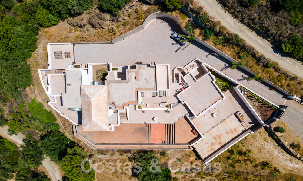 Villa moderne à terminer à vendre entourée de vues à 360º sur les montagnes, le lac et la mer, près de Marbella 61949