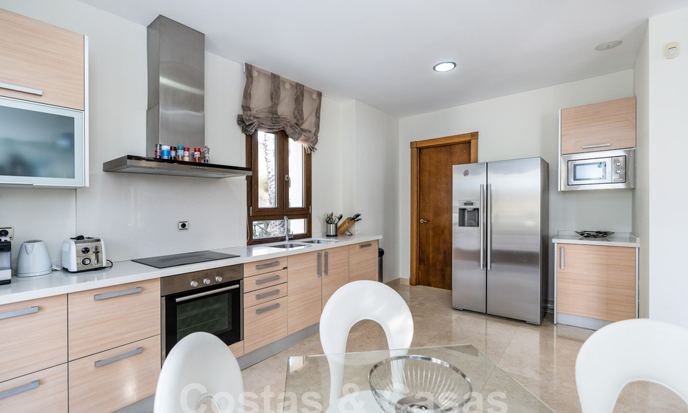 Spacieuse villa individuelle à vendre dans une résidence privée exclusive à Benahavis - Marbella 62127