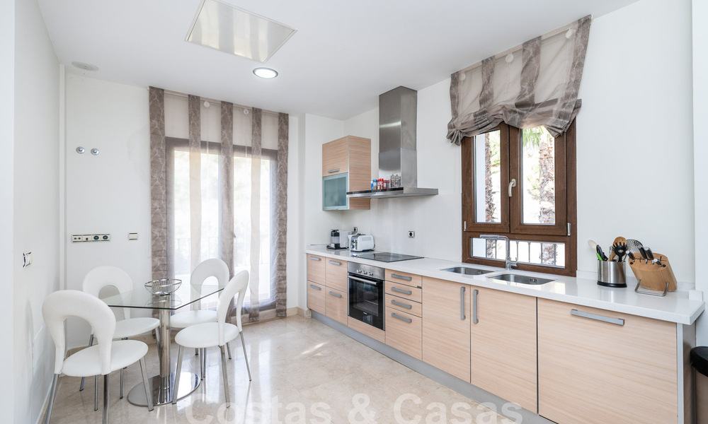 Spacieuse villa individuelle à vendre dans une résidence privée exclusive à Benahavis - Marbella 62128