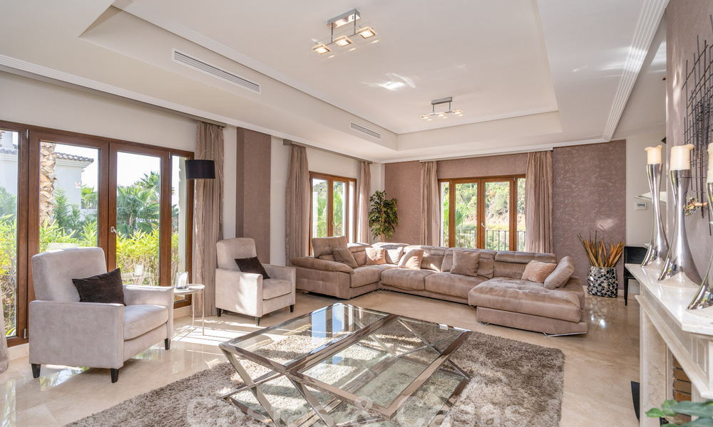 Spacieuse villa individuelle à vendre dans une résidence privée exclusive à Benahavis - Marbella 62132