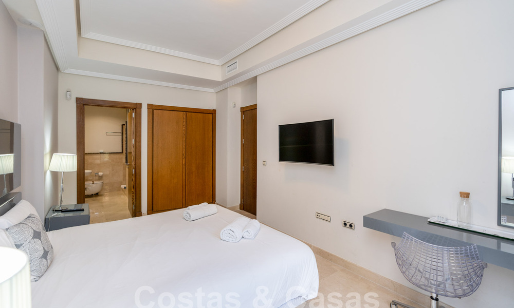 Spacieuse villa individuelle à vendre dans une résidence privée exclusive à Benahavis - Marbella 62142