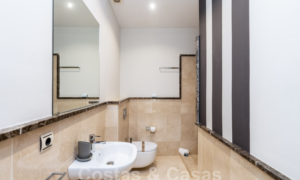 Spacieuse villa individuelle à vendre dans une résidence privée exclusive à Benahavis - Marbella 62143