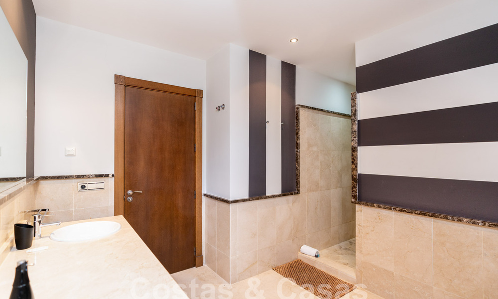 Spacieuse villa individuelle à vendre dans une résidence privée exclusive à Benahavis - Marbella 62144