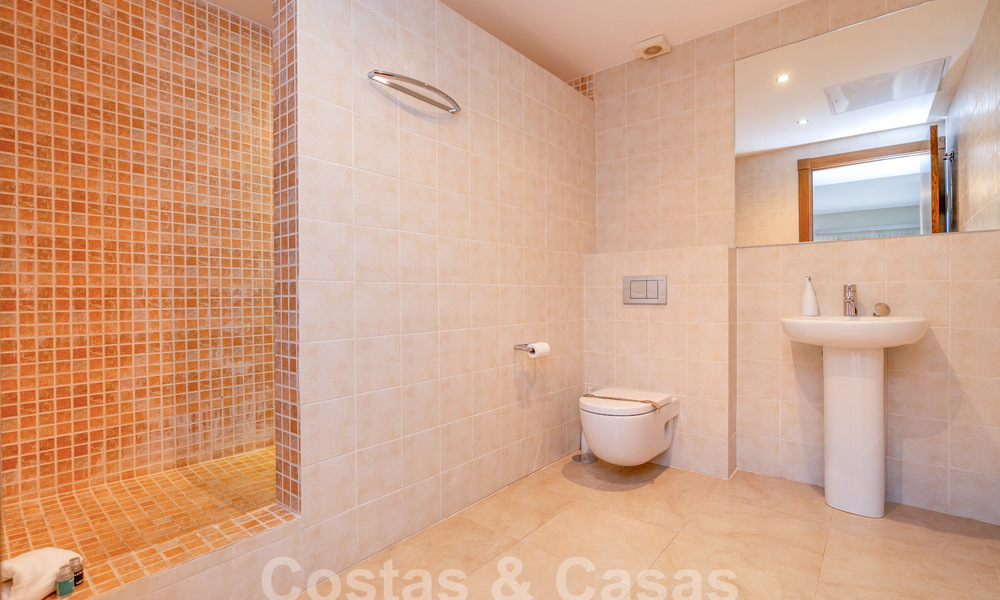 Spacieuse villa individuelle à vendre dans une résidence privée exclusive à Benahavis - Marbella 62159