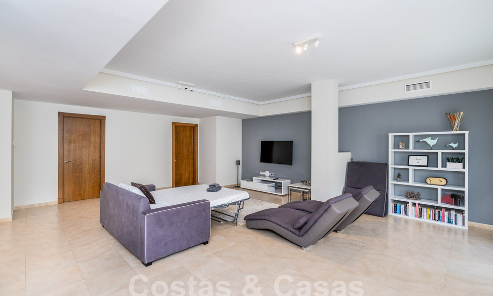 Spacieuse villa individuelle à vendre dans une résidence privée exclusive à Benahavis - Marbella 62162