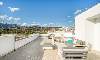 Prêt à emménager! Penthouse moderne et luxueux à vendre sur le terrain de golf, avec vue sur la mer et le golf, East Marbella 62258 