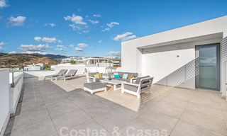 Prêt à emménager! Penthouse moderne et luxueux à vendre sur le terrain de golf, avec vue sur la mer et le golf, East Marbella 62259 
