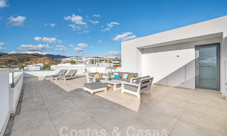 Prêt à emménager! Penthouse moderne et luxueux à vendre sur le terrain de golf, avec vue sur la mer et le golf, East Marbella 62259 