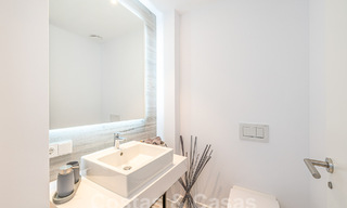 Prêt à emménager! Penthouse moderne et luxueux à vendre sur le terrain de golf, avec vue sur la mer et le golf, East Marbella 62267 