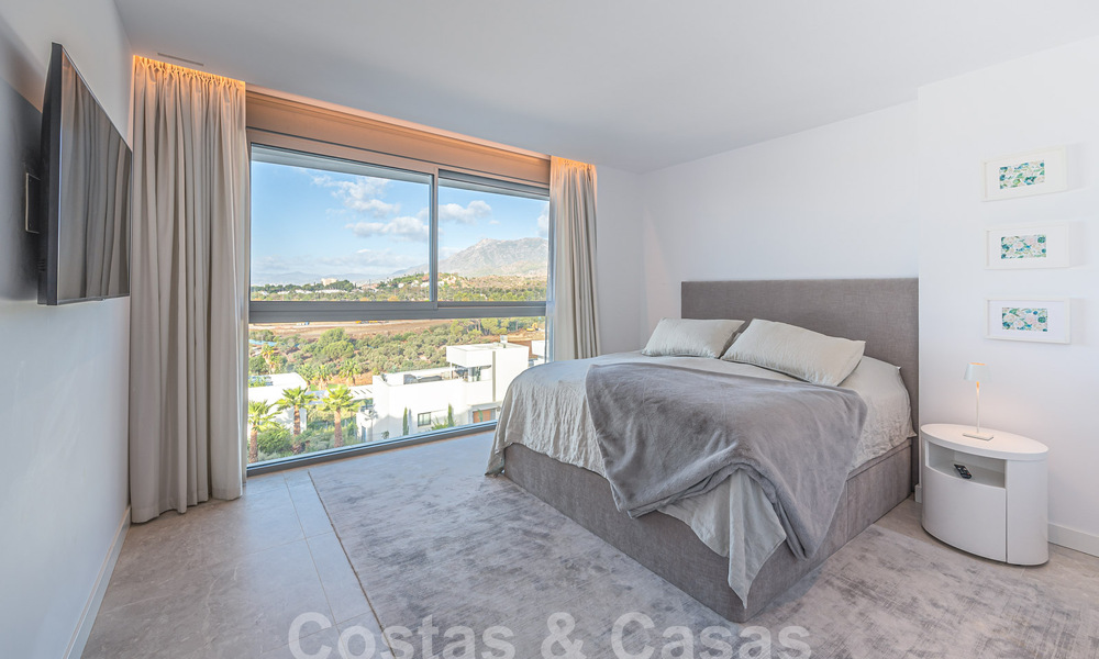 Prêt à emménager! Penthouse moderne et luxueux à vendre sur le terrain de golf, avec vue sur la mer et le golf, East Marbella 62271