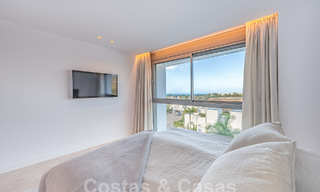 Prêt à emménager! Penthouse moderne et luxueux à vendre sur le terrain de golf, avec vue sur la mer et le golf, East Marbella 62272 