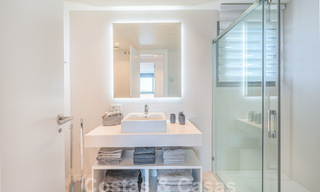 Prêt à emménager! Penthouse moderne et luxueux à vendre sur le terrain de golf, avec vue sur la mer et le golf, East Marbella 62278 