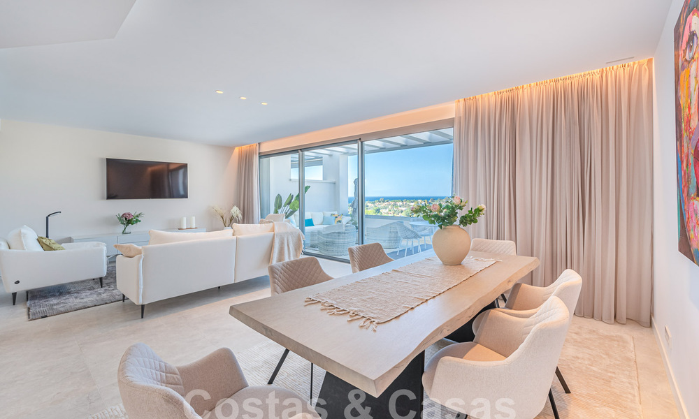 Prêt à emménager! Penthouse moderne et luxueux à vendre sur le terrain de golf, avec vue sur la mer et le golf, East Marbella 62284