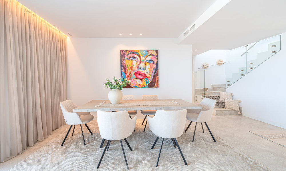 Prêt à emménager! Penthouse moderne et luxueux à vendre sur le terrain de golf, avec vue sur la mer et le golf, East Marbella 62287