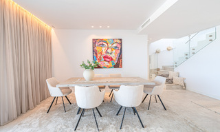 Prêt à emménager! Penthouse moderne et luxueux à vendre sur le terrain de golf, avec vue sur la mer et le golf, East Marbella 62287 