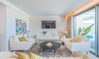 Prêt à emménager! Penthouse moderne et luxueux à vendre sur le terrain de golf, avec vue sur la mer et le golf, East Marbella 62289 
