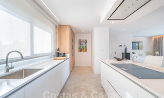 Prêt à emménager! Penthouse moderne et luxueux à vendre sur le terrain de golf, avec vue sur la mer et le golf, East Marbella 62293 