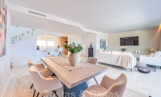 Prêt à emménager! Penthouse moderne et luxueux à vendre sur le terrain de golf, avec vue sur la mer et le golf, East Marbella 62298 