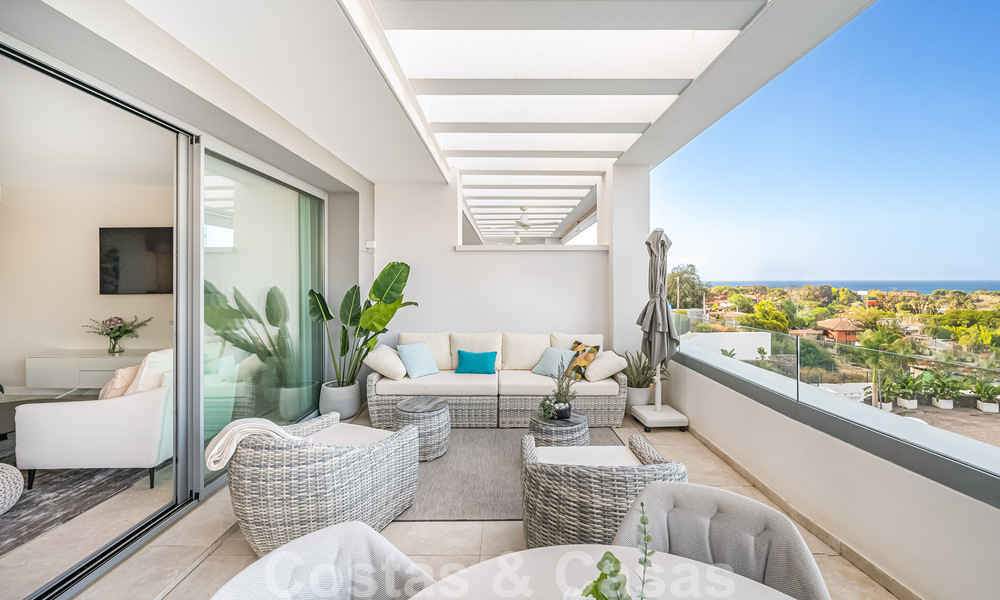 Prêt à emménager! Penthouse moderne et luxueux à vendre sur le terrain de golf, avec vue sur la mer et le golf, East Marbella 62301