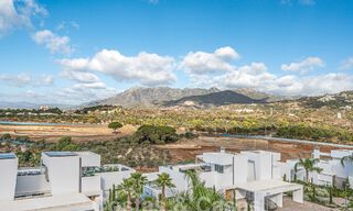 Prêt à emménager! Penthouse moderne et luxueux à vendre sur le terrain de golf, avec vue sur la mer et le golf, East Marbella 62305 