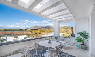 Prêt à emménager! Penthouse moderne et luxueux à vendre sur le terrain de golf, avec vue sur la mer et le golf, East Marbella 62306 
