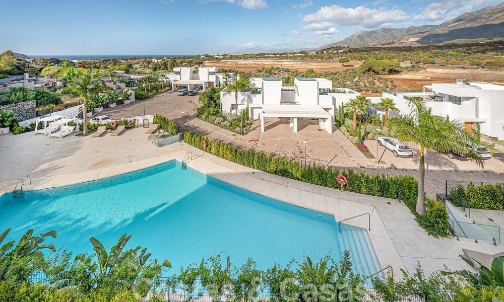 Prêt à emménager! Penthouse moderne et luxueux à vendre sur le terrain de golf, avec vue sur la mer et le golf, East Marbella 62308
