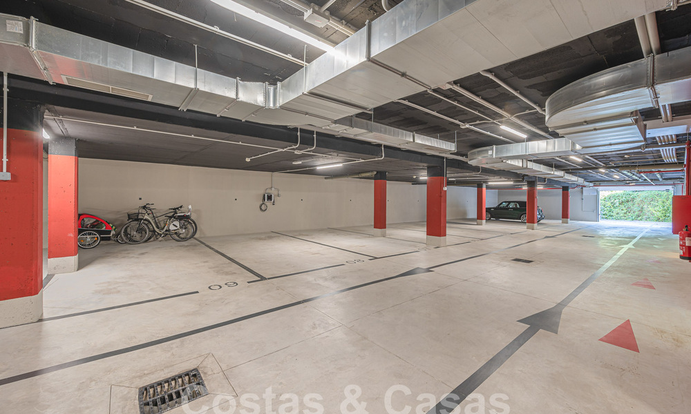 Prêt à emménager! Penthouse moderne et luxueux à vendre sur le terrain de golf, avec vue sur la mer et le golf, East Marbella 62309