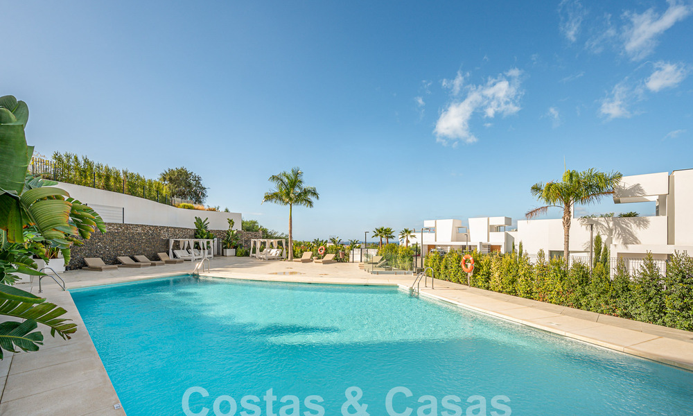 Prêt à emménager! Penthouse moderne et luxueux à vendre sur le terrain de golf, avec vue sur la mer et le golf, East Marbella 62312