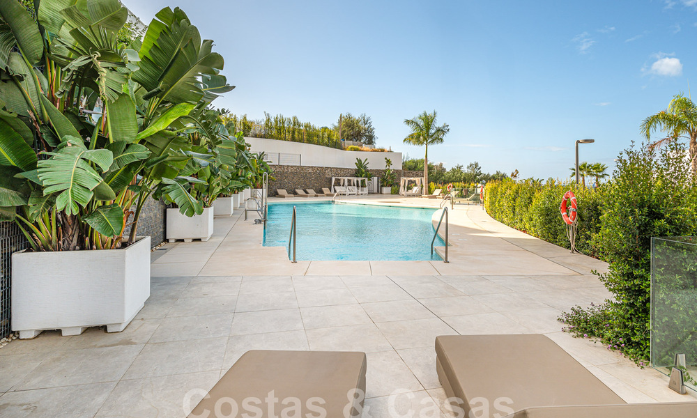 Prêt à emménager! Penthouse moderne et luxueux à vendre sur le terrain de golf, avec vue sur la mer et le golf, East Marbella 62313