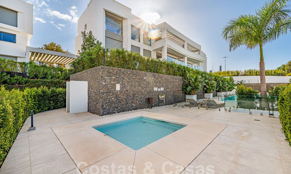 Prêt à emménager! Penthouse moderne et luxueux à vendre sur le terrain de golf, avec vue sur la mer et le golf, East Marbella 62314