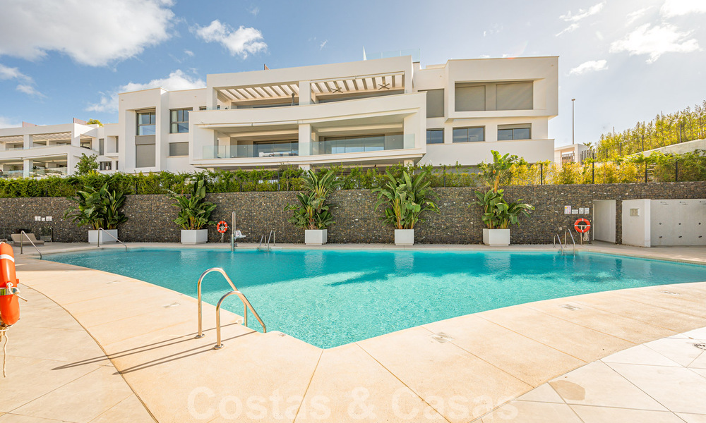 Prêt à emménager! Penthouse moderne et luxueux à vendre sur le terrain de golf, avec vue sur la mer et le golf, East Marbella 62315