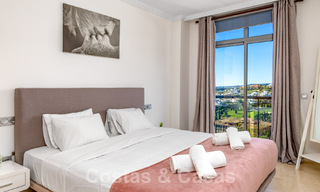 Spacieux appartement moderne à vendre avec vue panoramique sur le golf et la mer dans un complexe de golf cinq étoiles à Benahavis - Marbella 62321 